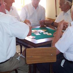 Jugando al guiñote